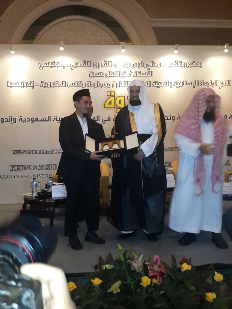 Dosen STIBA Makassar Terima Penghargaan dari Pemerintah Saudi