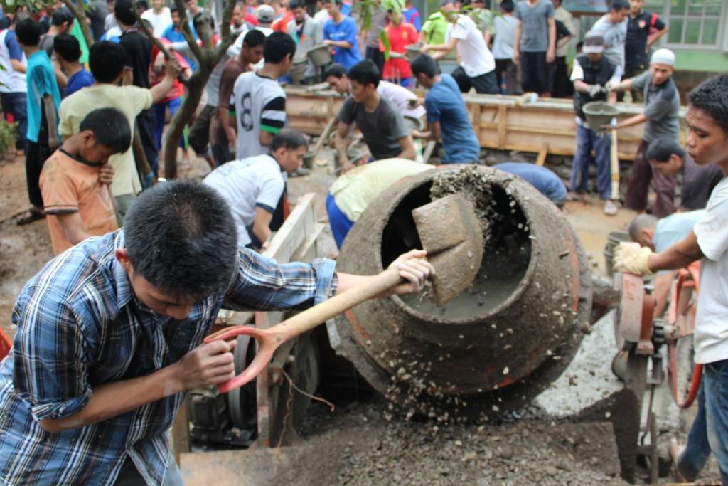 Pengecoran Masjid Anas bin Malik Kampus STIBA Libatkan Masyarakat