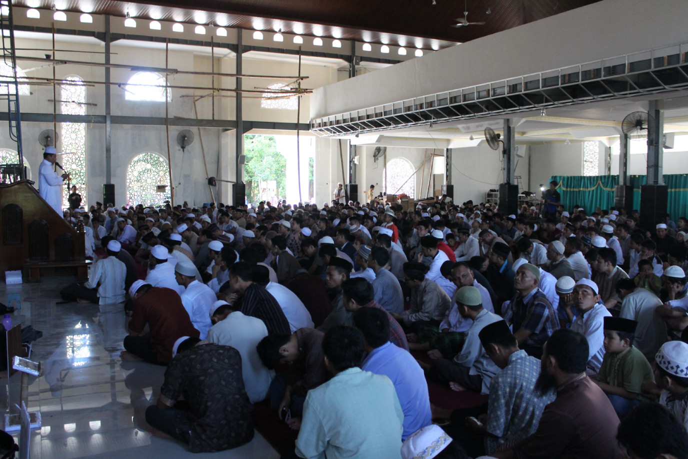 Masyarakat Antusias Ikuti Shalat Gerhana Matahari di  Masjid Anas bin Malik