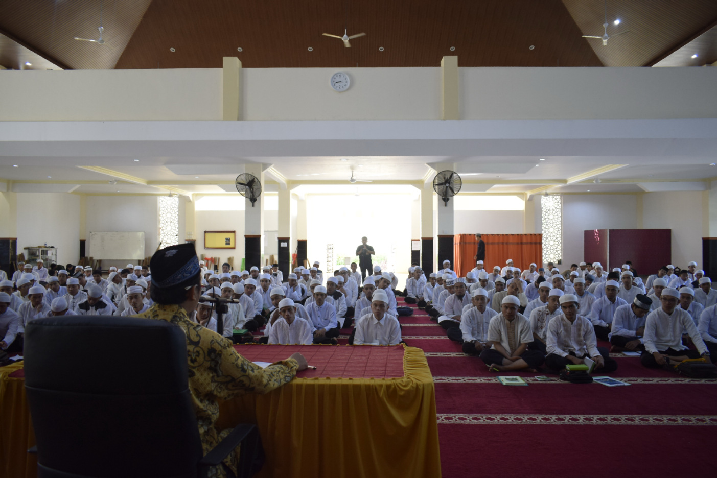 Ustadz Ahmad Buka Daurah Orientasi Mahasiswa Baru
