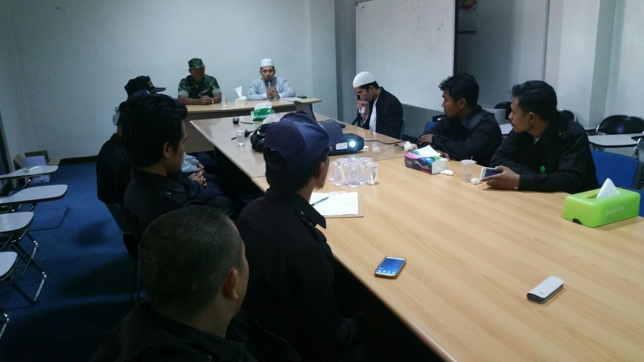 Kanit Binmas dan Babinsa Bekali Sekuriti STIBA