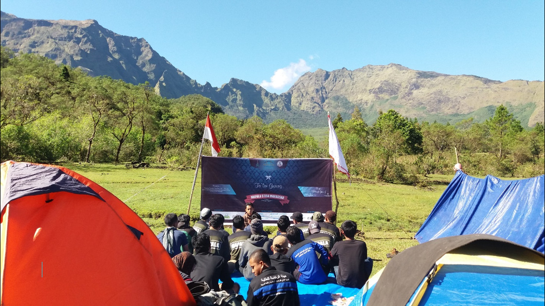 Unik, Mapala STIBA Adakan Taklim Gunung dan Wakaf Alquran