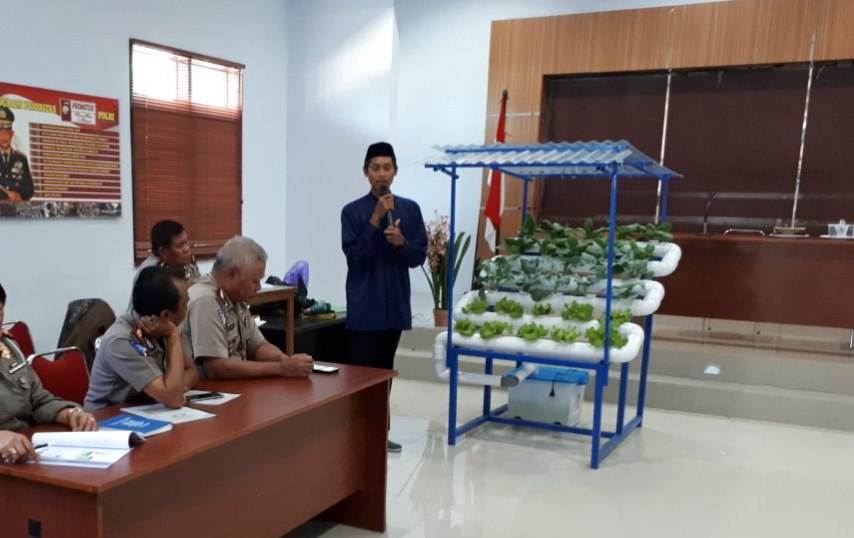 Dosen STIBA Makassar Isi Pelatihan Hidroponik di Kantor Ditlantas Polda Sulsel