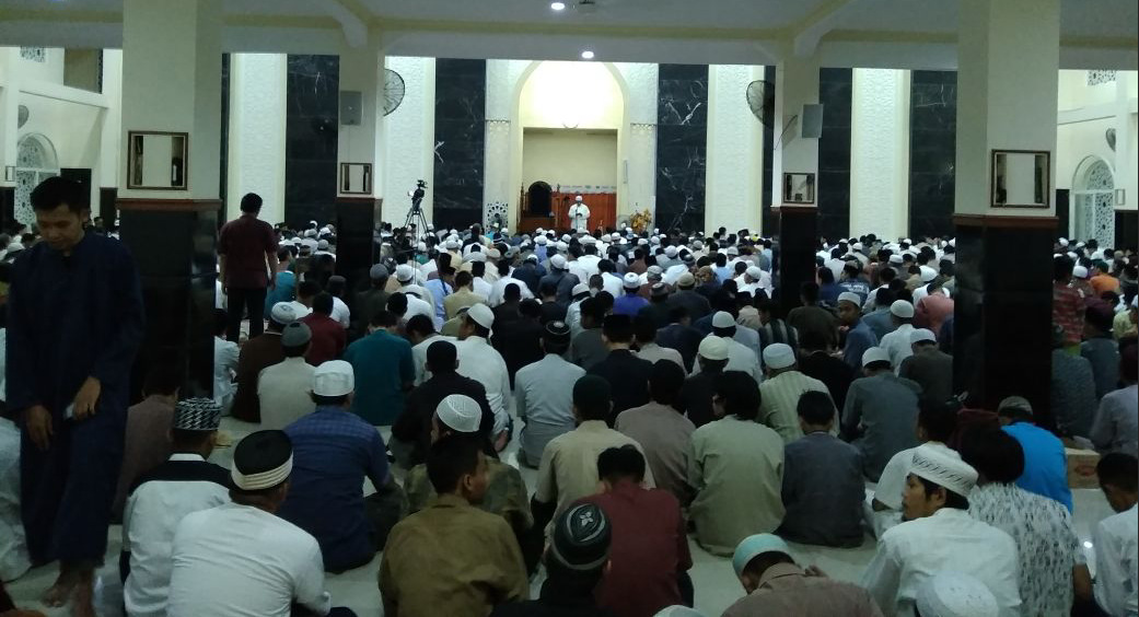 Selenggarakan Shalat Gerhana Bulan, Ribuan Jamaah Padati Masjid Anas bin Malik