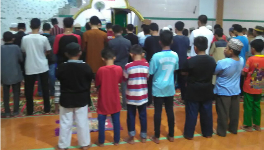 Perkenalkan Sunnah, Mahasiswa KKN STIBA Adakan Shalat Gerhana di 20 Masjid