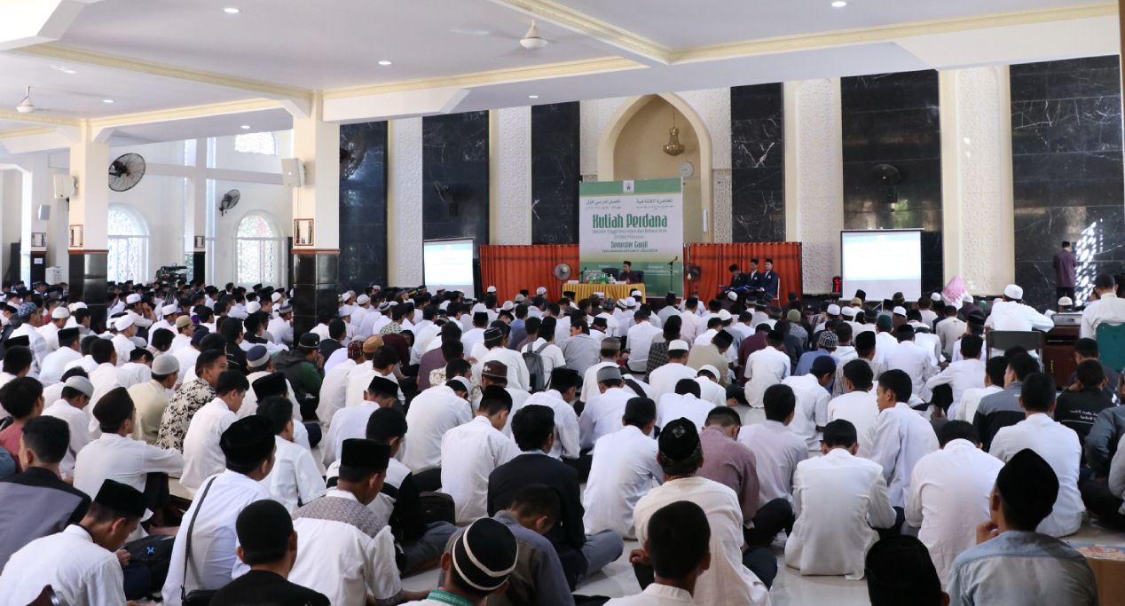Ulama Saudi Sampaikan Tips Menuntut Ilmu dalam Kuliah Perdana STIBA
