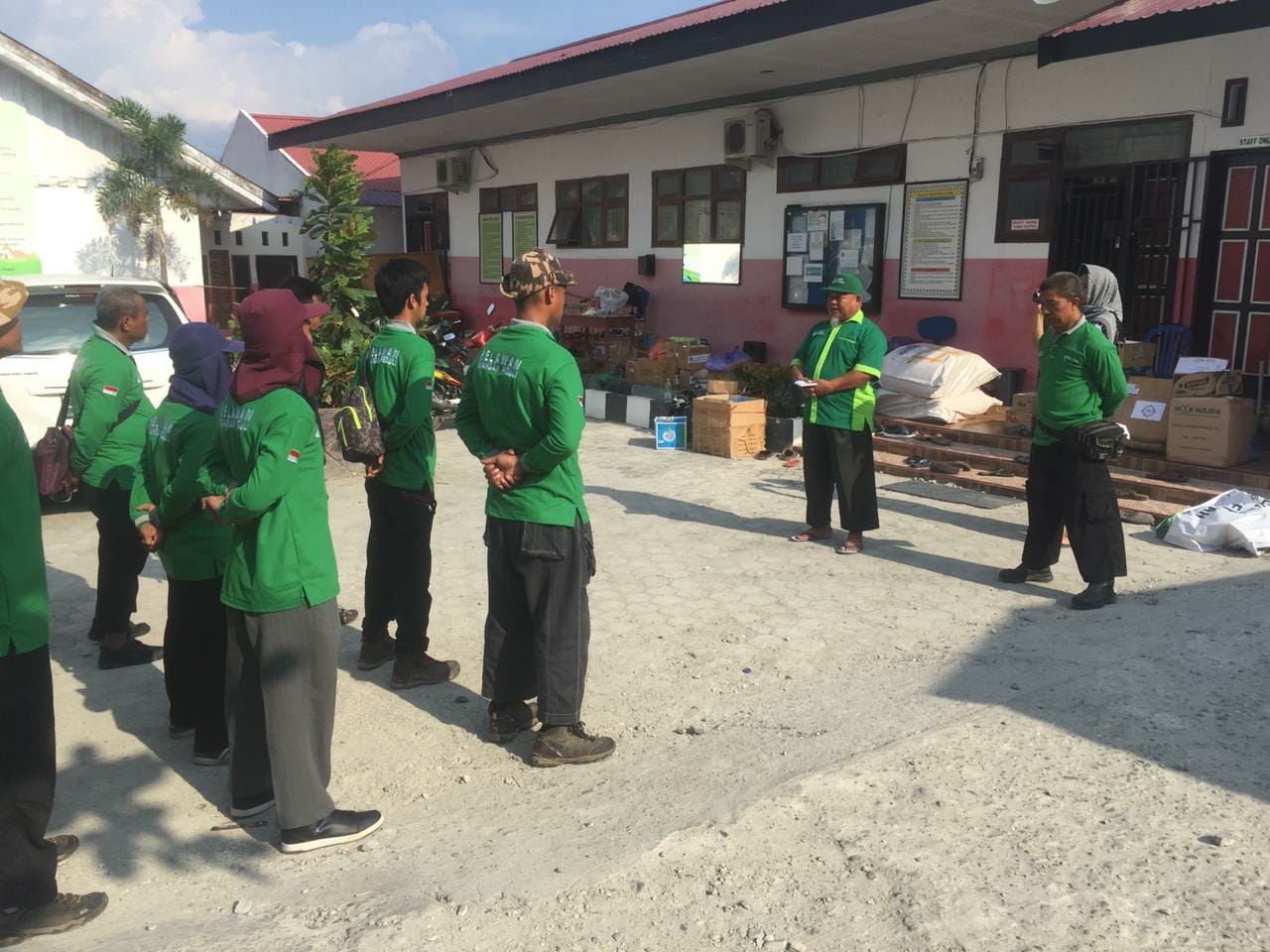 Relawan STIBA Tiba di Posko Induk Wahdah Islamiyah