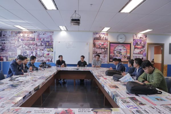 Aktivis Media Mahasiswa STIBA Kunjungi Redaksi Harian Fajar