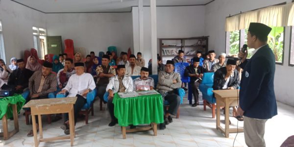 Mahasiswa KKN STIBA Pemateri Pencerahan Qalbu Jumat Ibadah di Desa Manimbahoi