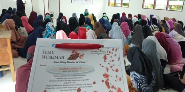Mahasiswi KKN II STIBA Makassar dan MWD Bombana Adakan Temu Muslimah Bombana