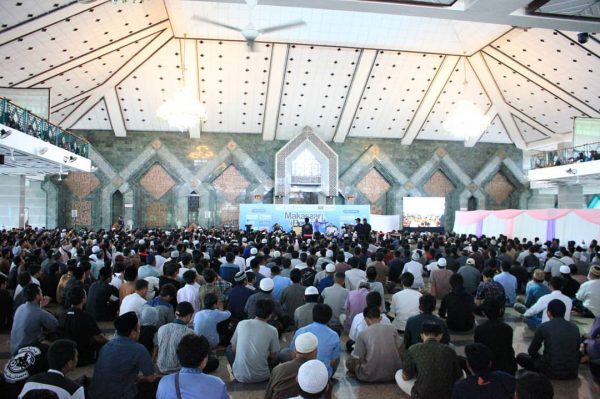 Ribuan Warga Makassar Padati ‘Makassar Berhijrah’