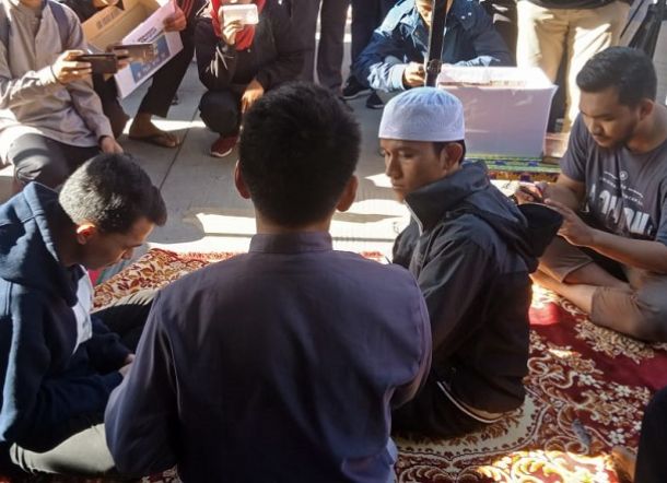 Pemuda Ini Bersyahadat Dituntun Mahasiswa STIBA