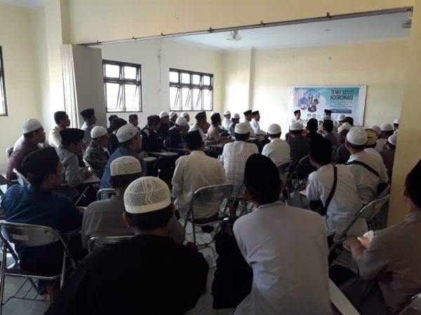 Puluhan Mahasiswa Luar Negeri Eks Mahasiswa STIBA Hadiri Pertemuan dengan Ustaz Zaitun Rasmin