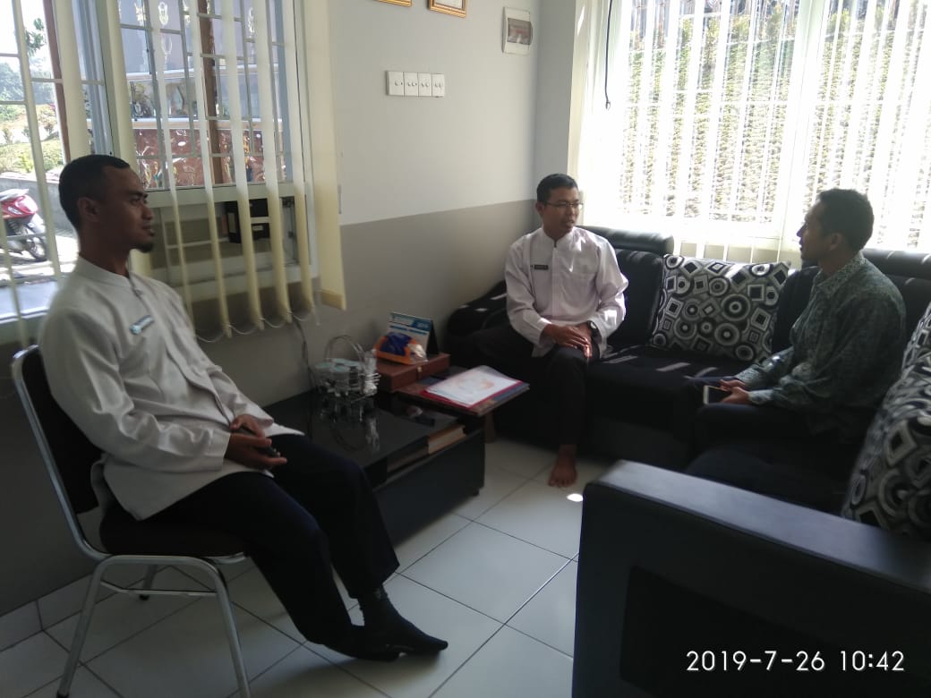 Ketua Asrama STIBA Makassar Studi Banding ke Pesantren Darut Tauhid Bandung