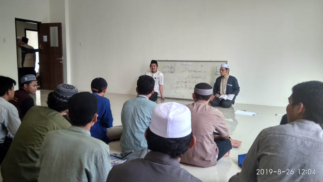 Ustaz Zaitun Rasmin Tinjau Proses Belajar Mengajar di STIBA Makassar