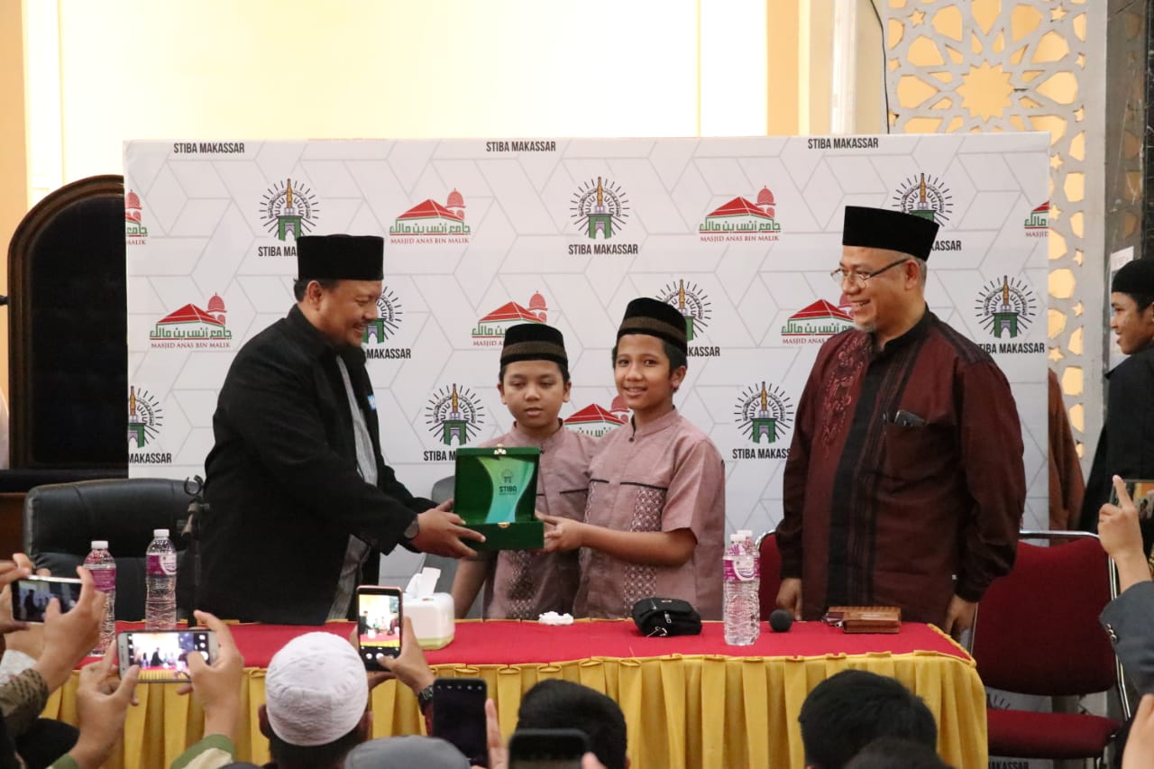 Ahmad dan Kamil, Hafizh Cilik yang Menginspirasi Mahasiswa STIBA Makassar