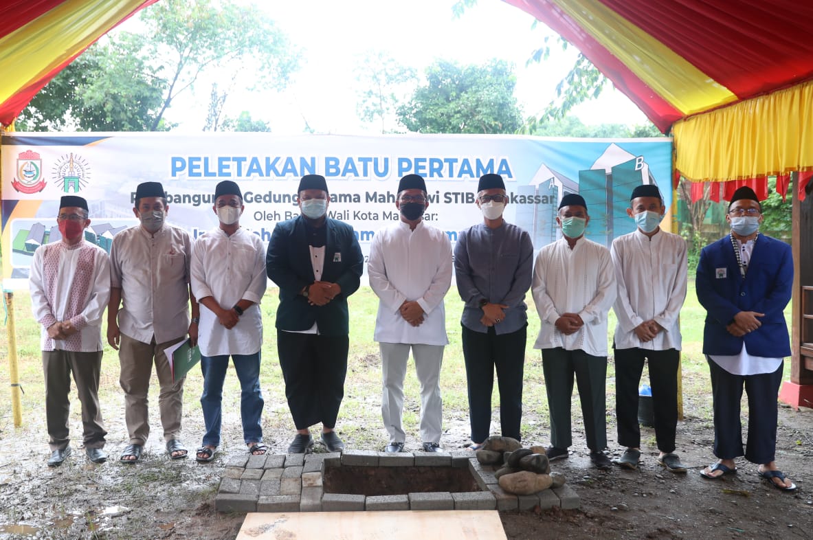 Wali Kota Makassar Lakukan Peletakan Batu Pertama Pembangunan Asrama Mahasiswi STIBA