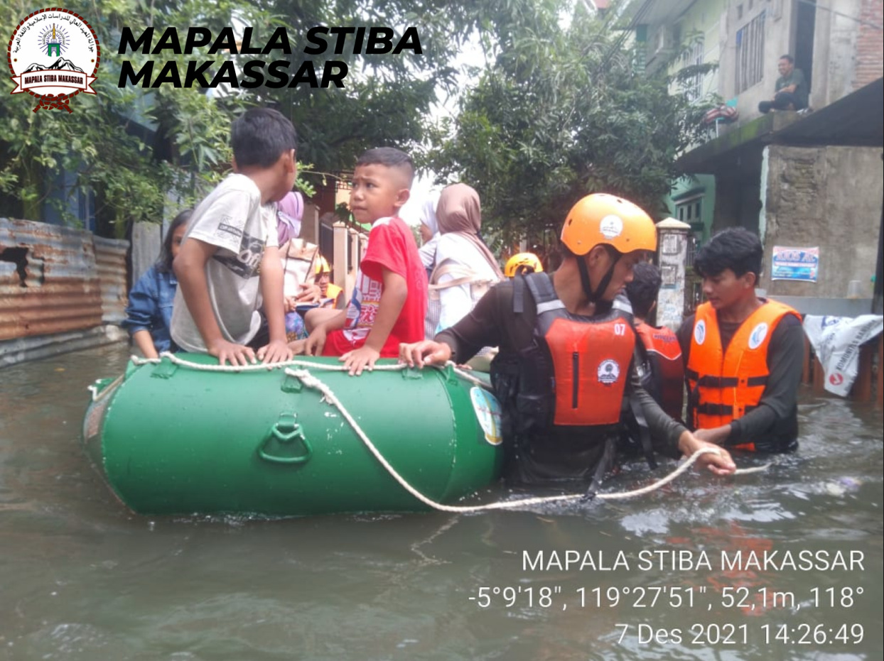 Makassar Langganan Banjir, Tim Mapala STIBA Makin Tanggap