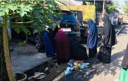 Sabtu Bersih se-Kecamatan Manggala, Mahasiswi KKN STIBA Ikut Berpartisipasi