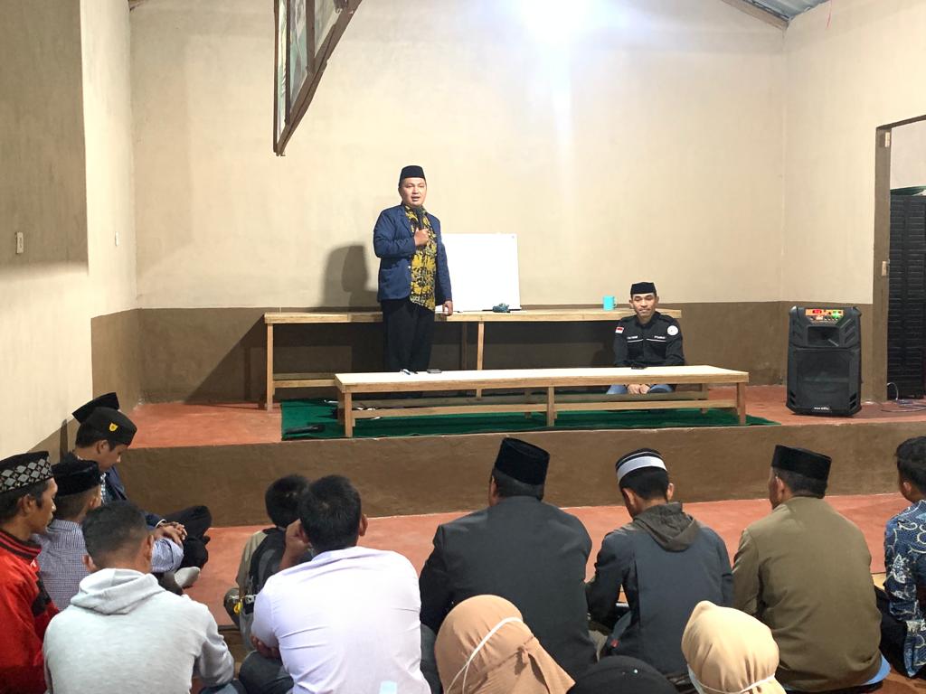 Kerja Sama dengan Pemerintah Desa, Mahasiswa KKN Adakan Pelatihan Guru Mengaji dan Imam Salat