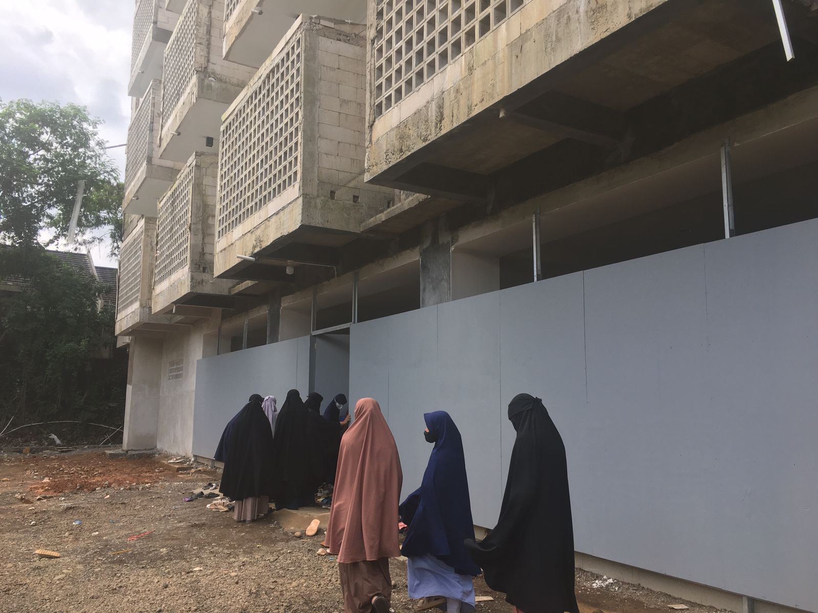 بشرى للمحسنين والداعمين، تم استخدام مبنى سكن طالبات المعهد العالي للدراسات الإسلامية واللغة العربية (STIBA) في مكسر