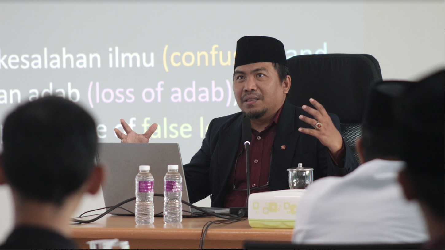 شمس الدين عارف يناقش الاستشراقية (Orientalism) وشيطانية الفكر (Diabolisms) في زيارته للمعهد العالي للدراسات الإسلامية واللغة العربية بمكسر