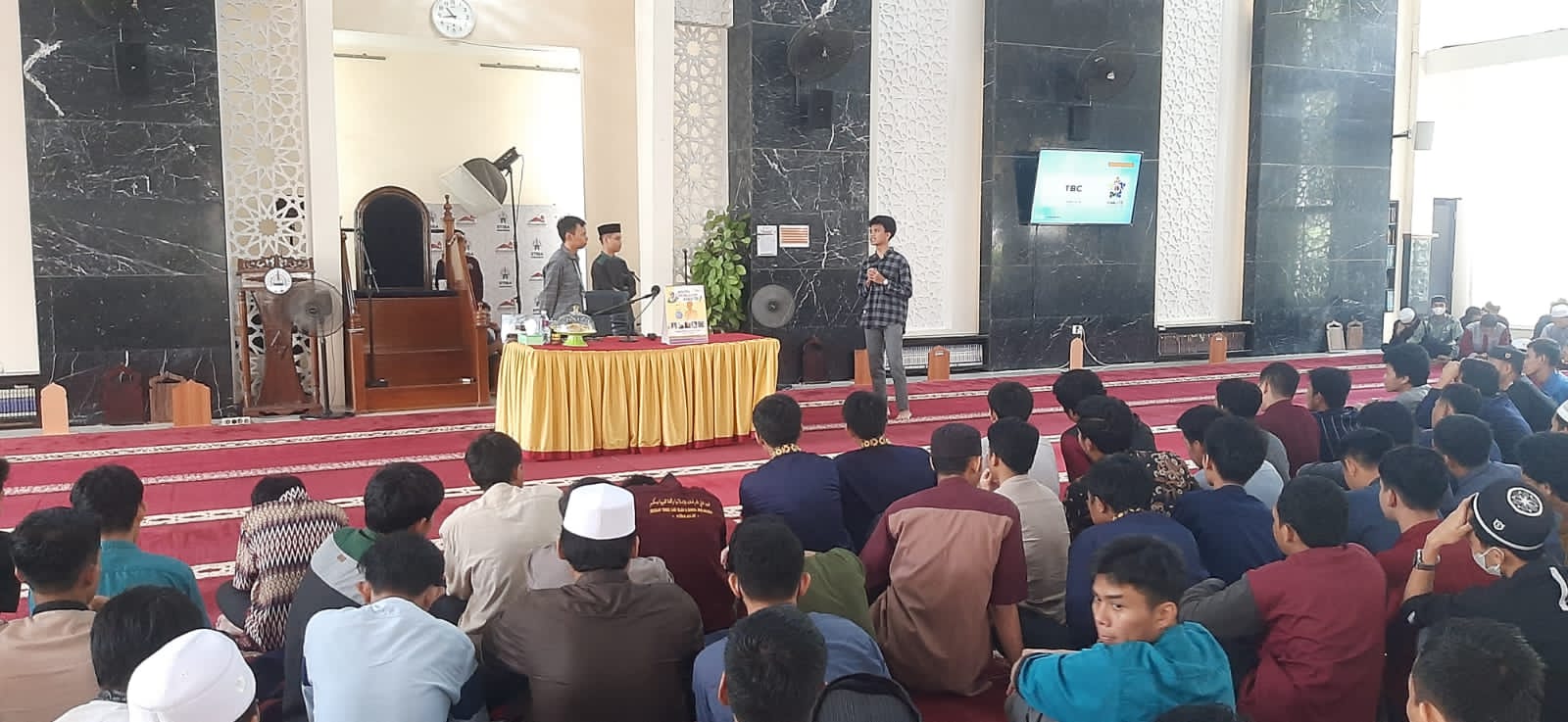 Bekerja Sama dengan Yayasan Masyarakat Peduli Tuberkulosis, UKM Kesehatan Adakan Penyuluhan Kesehatan