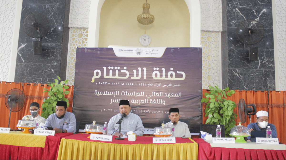 Leaders of STIBA Makassar Equip Their Students for the Vacation in the Closing Lecture