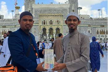 Perpustakaan STIBA Makassar Terima Bantuan Buku dari Mahasiswa Universitas Islam Madinah