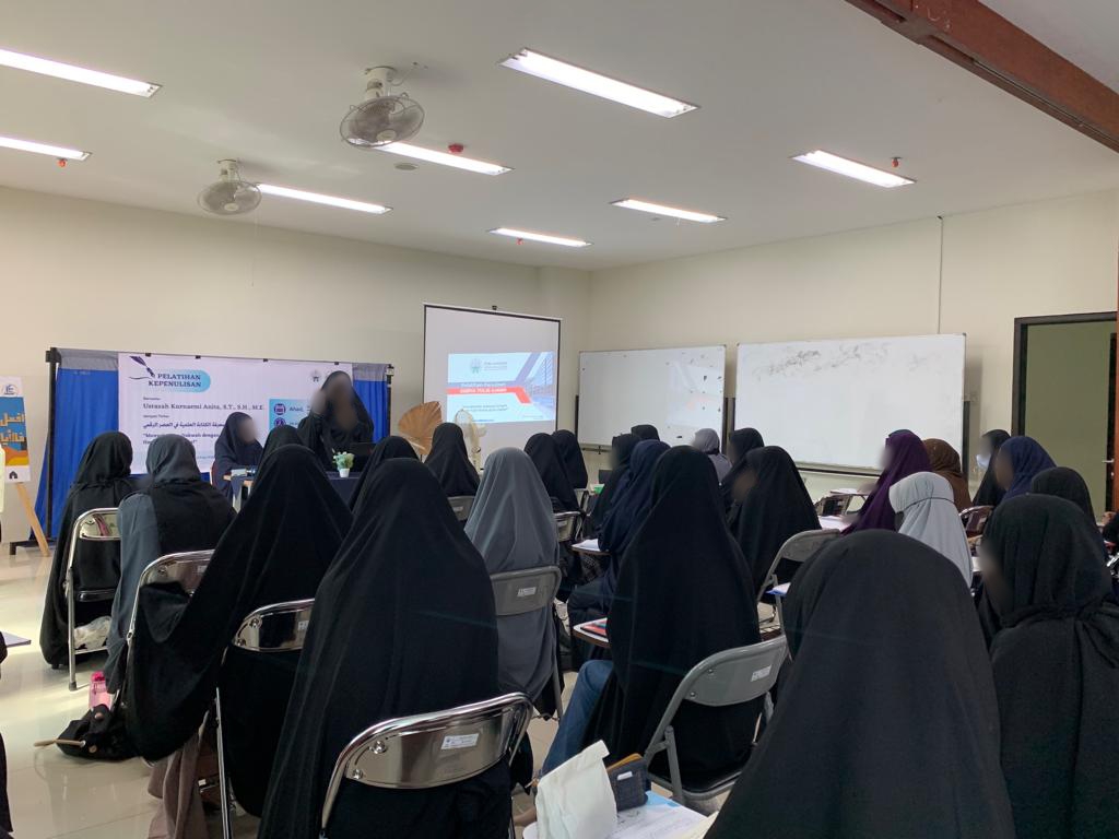 Writing Training for the Women’s Journalistic Student Organization: Spreading Islamic Preaching through Scientific Writing in the Digital Era