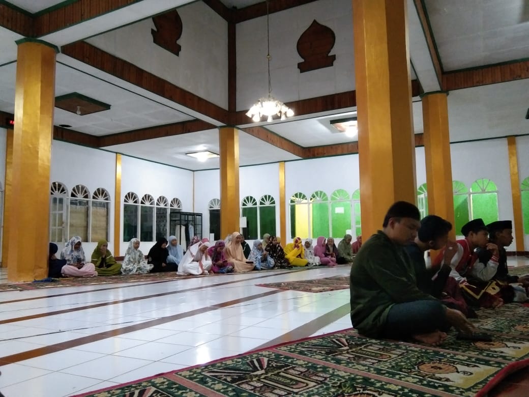 Membumikan Pentingnya Salat di Era Digital: Inspirasi dari Taklim Remaja di Desa Tonasa