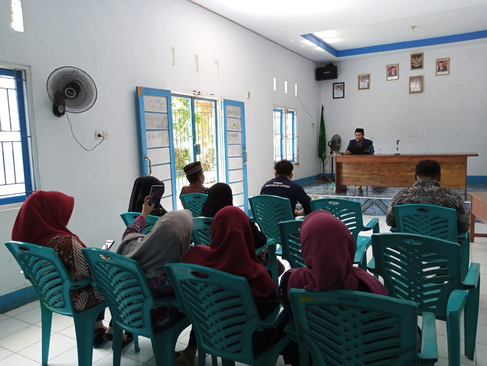 KKN STIBA Makassar Adakan Pengajian di Kantor Desa Moncongloe Lappara dengan Dukungan Aparat Desa
