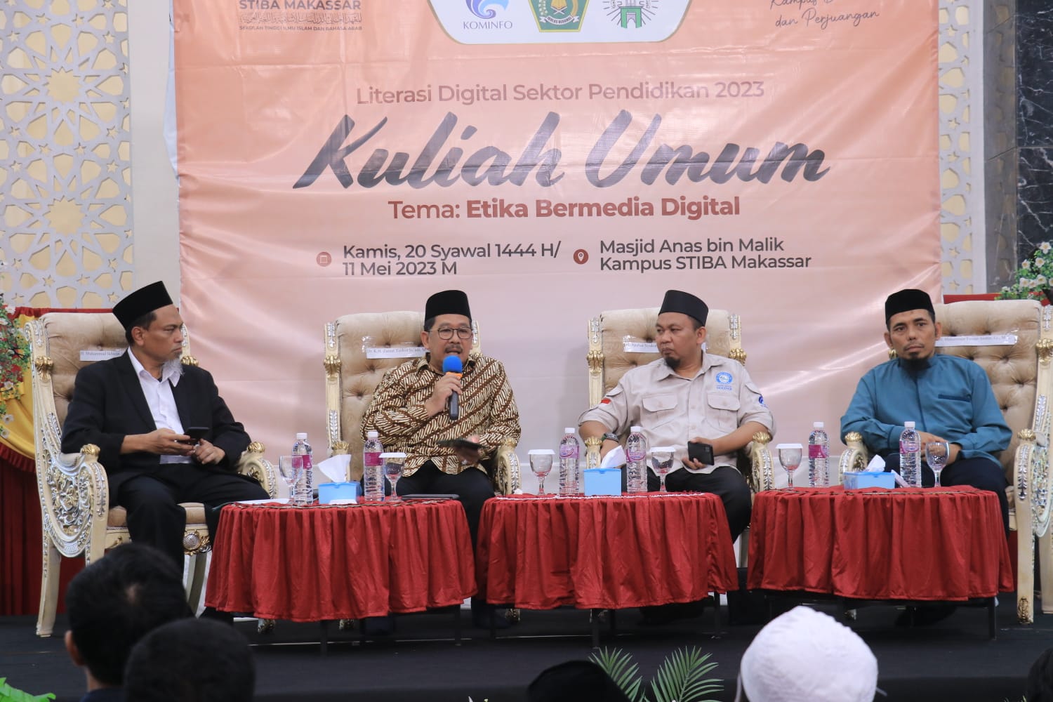 Deputy Minister of Religion Becomes the Main Speaker for the Public Lecture on Digital Literacy in the Education Sector at STIBA Makassar