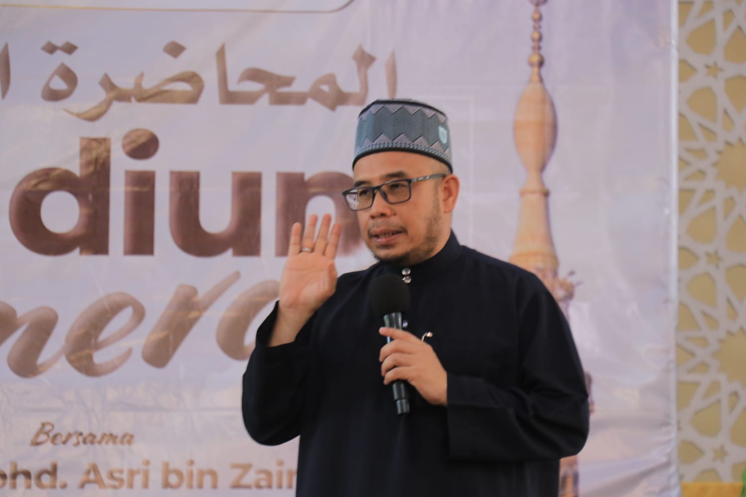 Speaker at the Studium Generale in STIBA Makassar, Mufti of Perlis Malaysia Urges Indonesian Muslims to Establish the Council of Nusantara Scholars