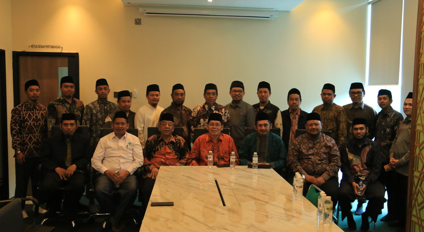 Jumlahnya Setengah dari Rombongan Studi Banding, Ketua Dewan Syariah Wahdah Islamiyah Boyong Anggotanya Silaturahmi ke Kantor MUI Pusat