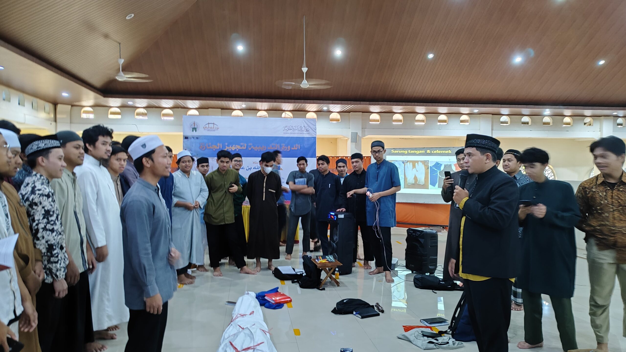 Penting bagi Mahasiswa Penuntut Ilmu Syar’i, Dema STIBA Makassar Gelar Pelatihan Penyelenggaraan Jenazah