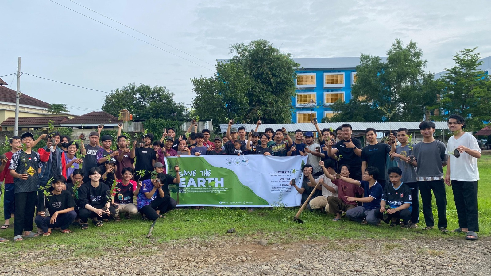 Tanam Ratusan Pohon, Aksi Nyata STIBA Makassar dalam Konservasi Lingkungan