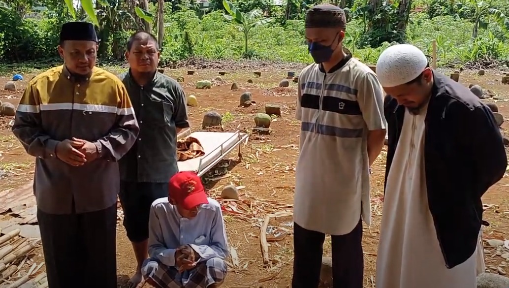 Nasihat Menggugah Ustaz Akhmad Hanafi, Bagikan Kunci Berbakti kepada Orang Tua setelah Wafat