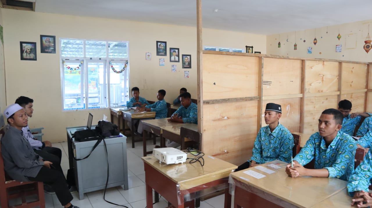 Jelang Pendaftaran Mahasiswa Baru, Mahasiswa STIBA Makassar di Banggai Aktif Sosialisasi