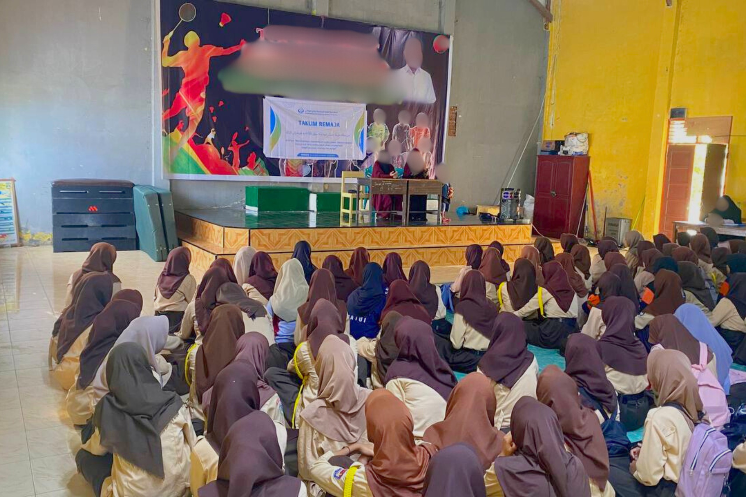 Mahasiswi STIBA Makassar Gelar Taklim Remaja Muslimah di Luwuk Banggai