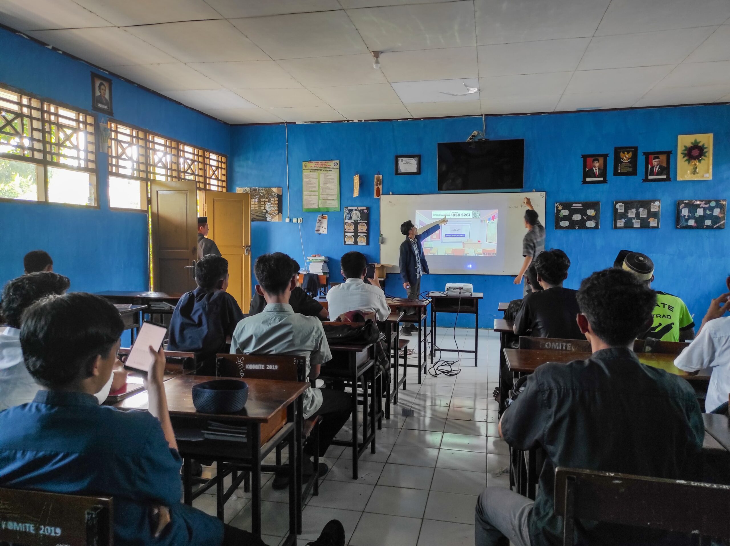 Kolaborasi Mahasiswa KKN STIBA Makassar dan SMAN 5 Maros Hadirkan Pesantren Kilat untuk Siswa