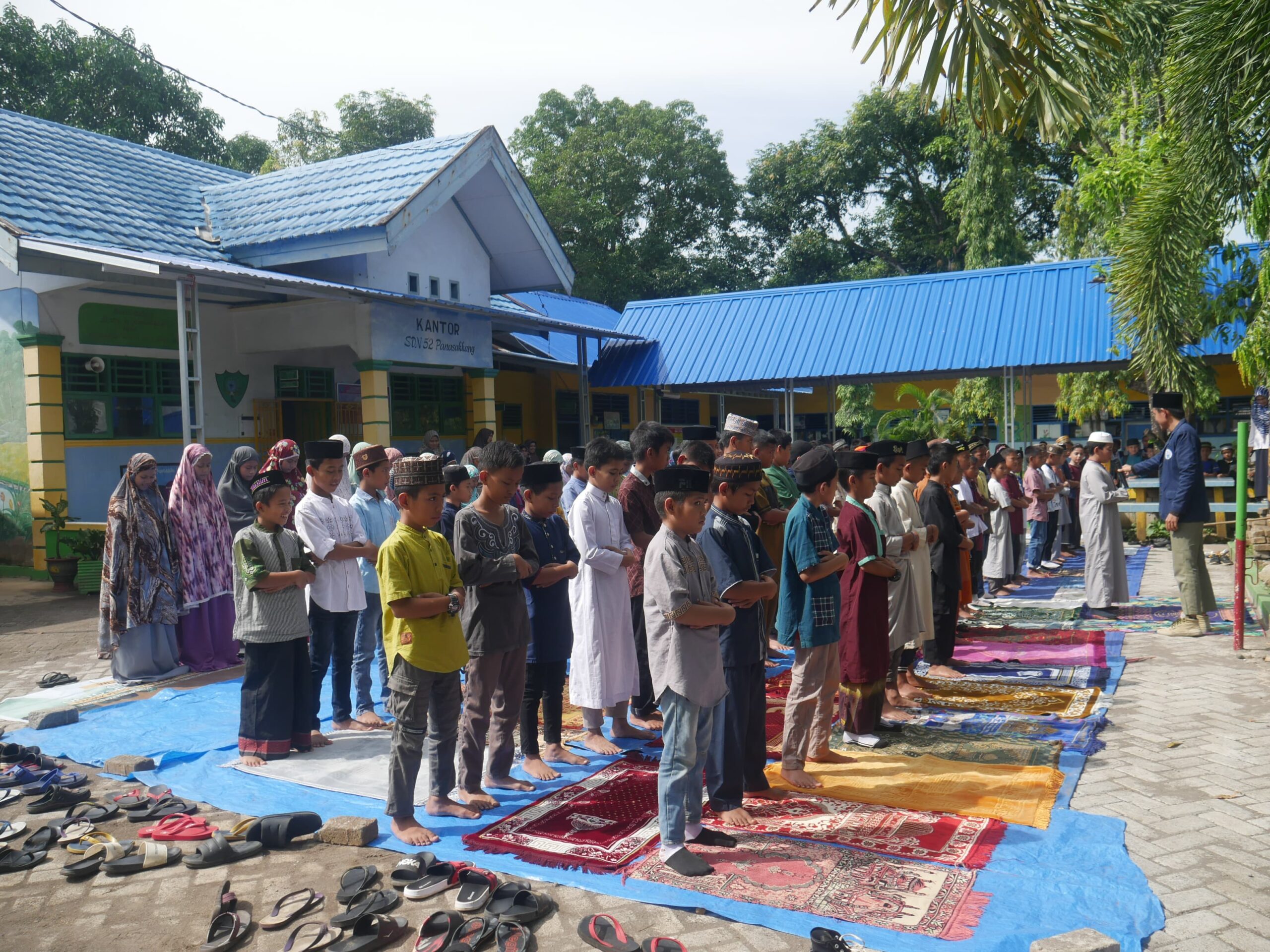 KKN STIBA Makassar Tanamkan Nilai-Nilai Islam Sejak Dini melalui Pesantren Kilat di Desa Kurusumange