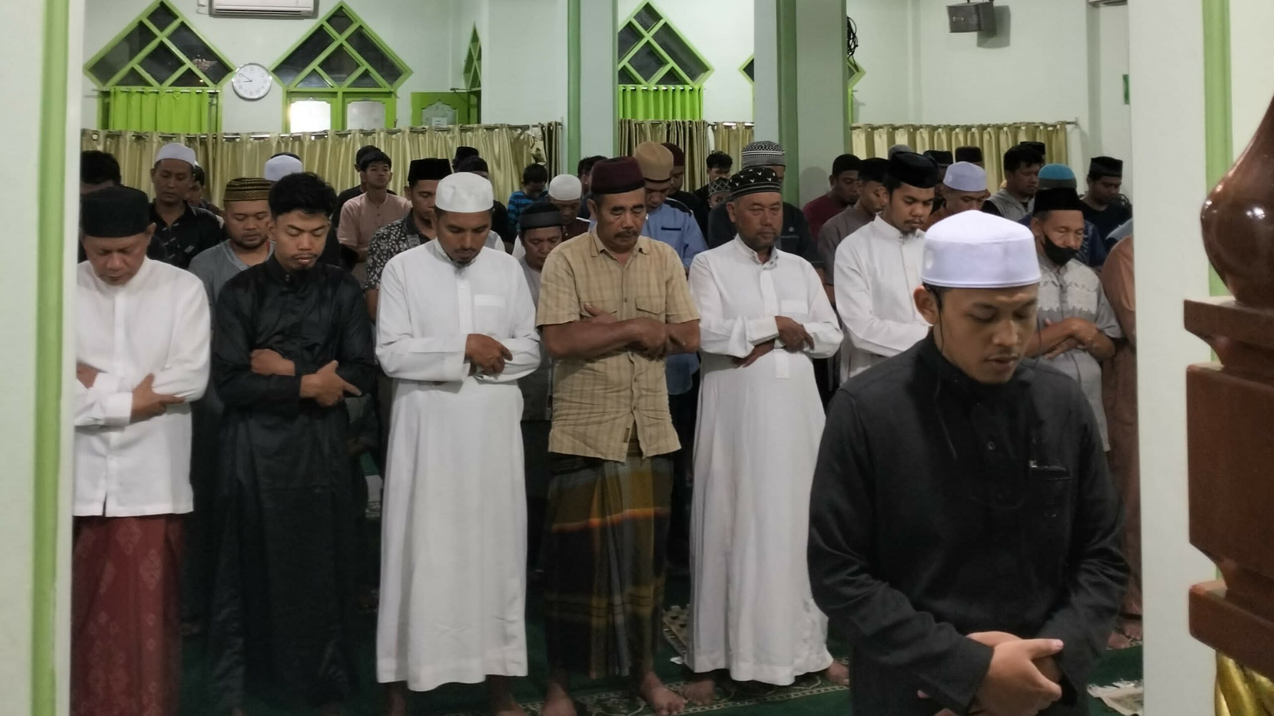 STIBA Makassar’s Contribution in Ramadan: 135 Students Lead Tarawih Prayers in Mosques