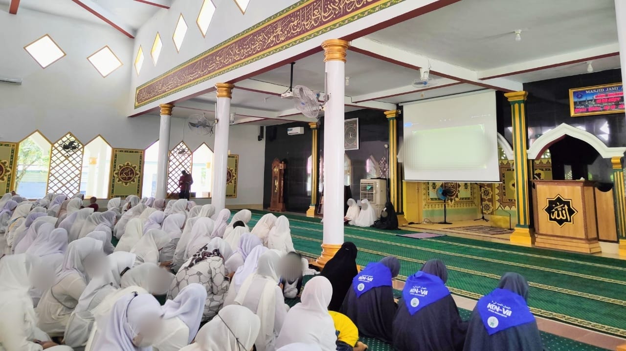 Sinergi Mahasiswi KKN STIBA Makassar dan Ibu-Ibu Persit Kartika Chandra Kirana Koorcab Divif 3 PG Kostrad Semarakkan Ramadan