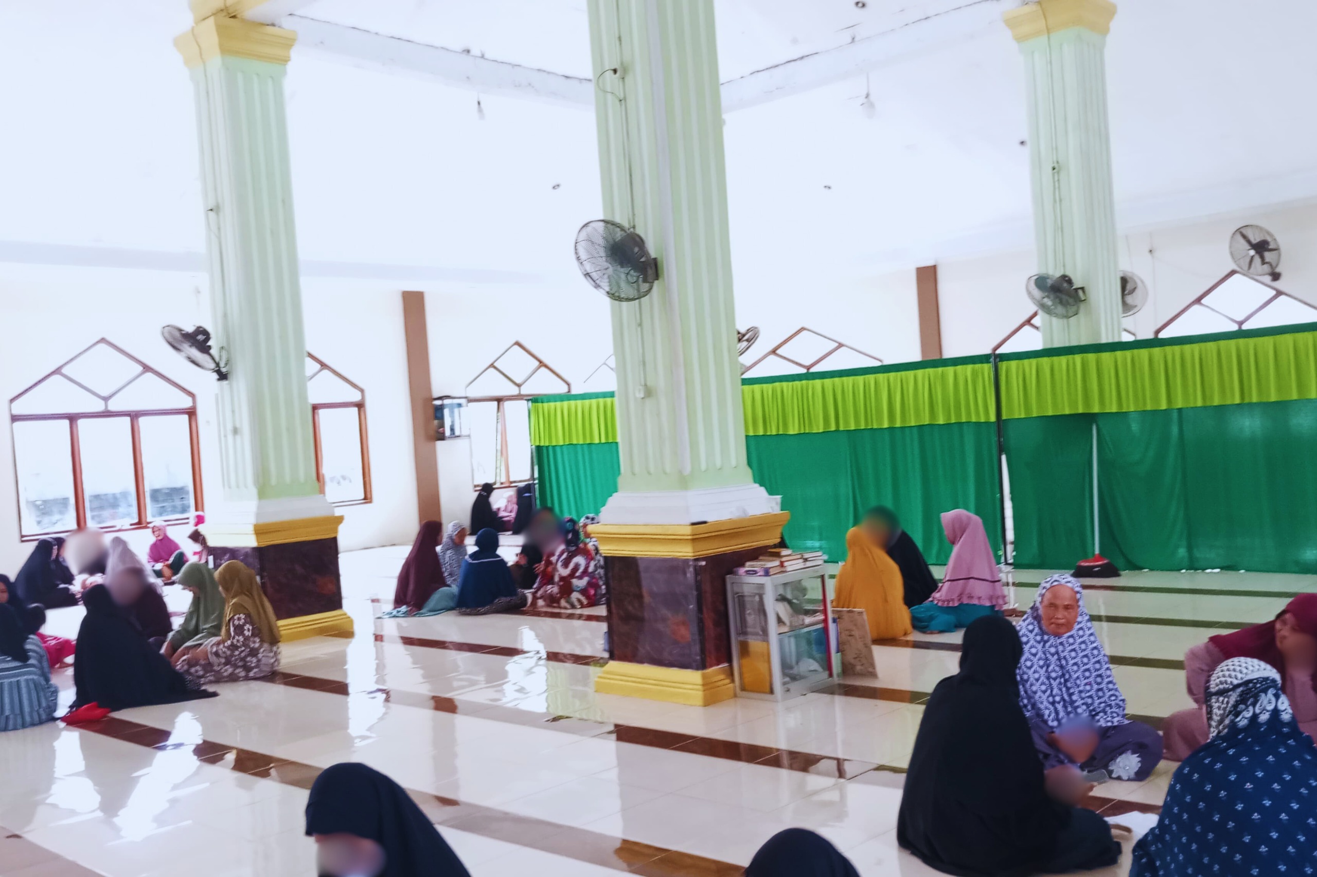 Keputrian Dema STIBA Gelar “Tiga Hari Bersama Al-Qur’an”, Hadir untuk Ibu-Ibu Macinna