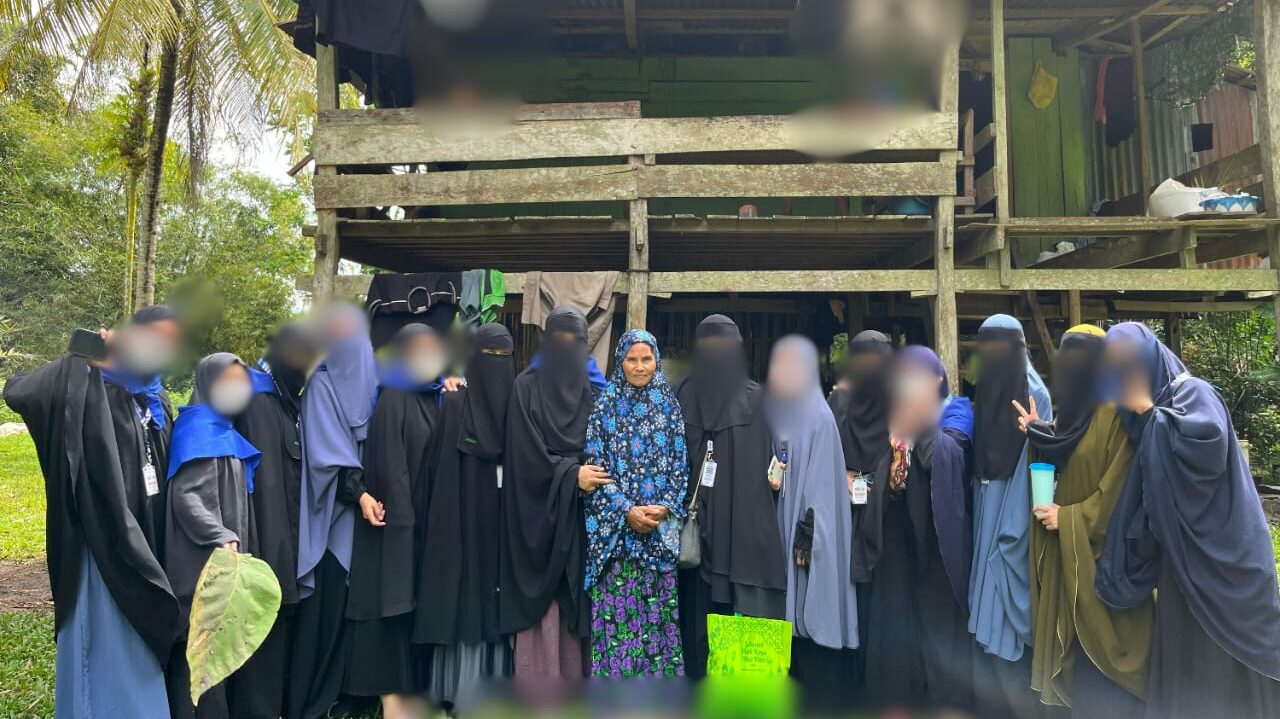 Perjalanan Menuntut Ilmu Ibu Salamah : Antara Rute Menantang dan Belajar Al-Qur’an di Bulan Ramadan