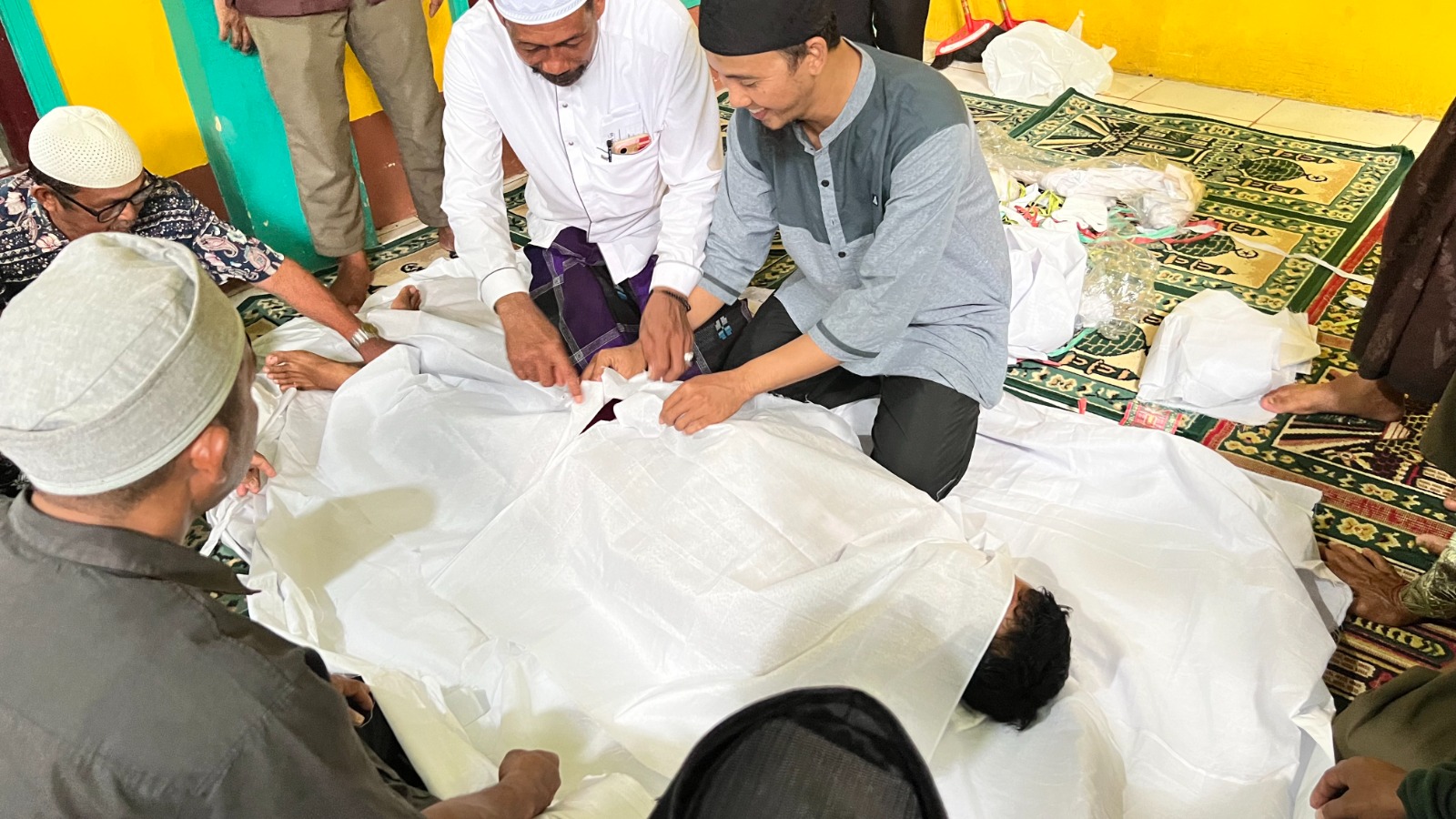 Hamja Daeng Kuling: Pelatihan Jenazah Mahasiswa KKN STIBA Solusi Kekurangan Tim Penyelenggara Jenazah Desa Damai