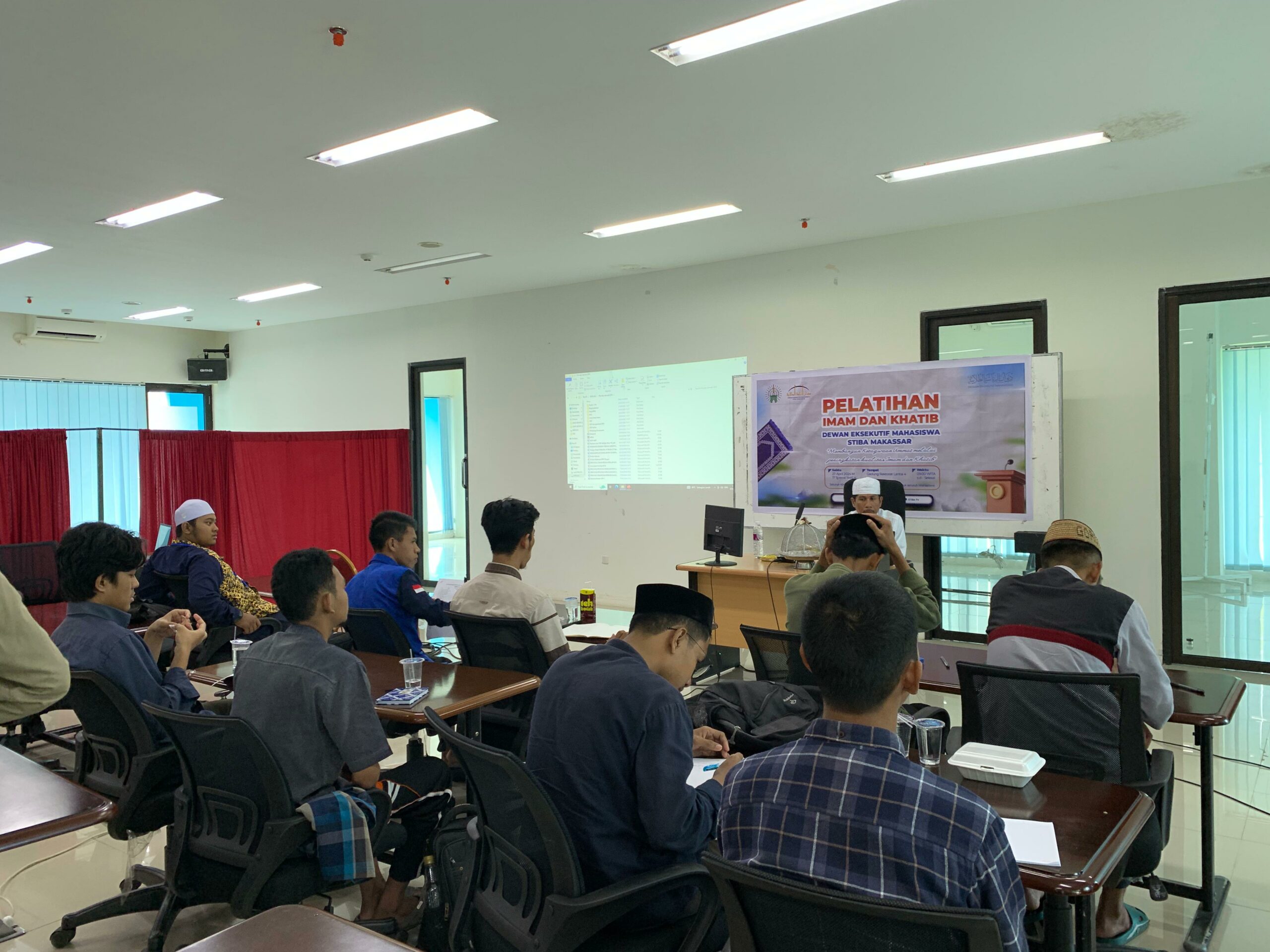 Bekali Khatib dan Imam Masjid, STIBA Makassar Berikan Pelatihan Fiqhul Imamah dan Public Speaking