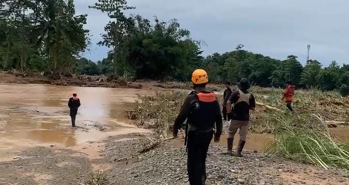 Bencana Luwu: Mapala STIBA Makassar Berjibaku Evakuasi dan Salurkan Bantuan