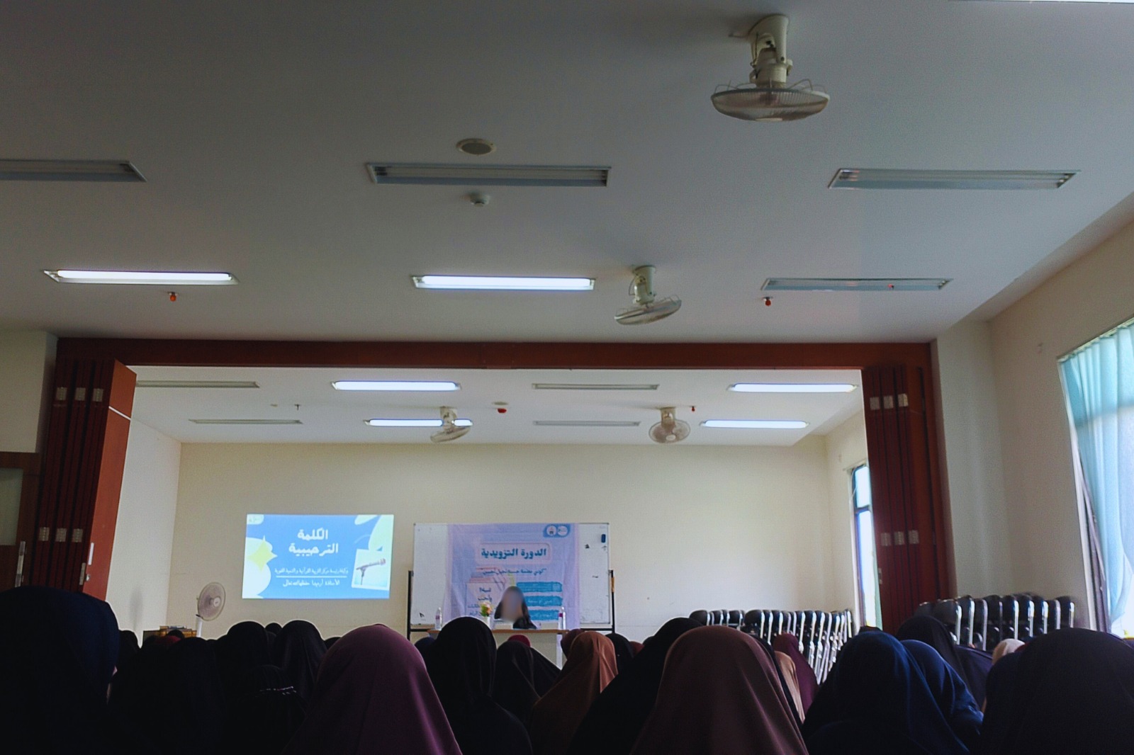 Bina Pengajar Bahasa Arab Andal: STIBA Makassar Selenggarakan Daurah Tazwidiyah untuk Mahasiswi